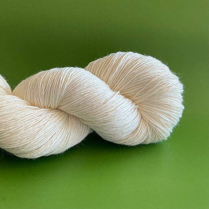 Elitespun Essentials Merino single ply Superwash Yarn (Fingering)